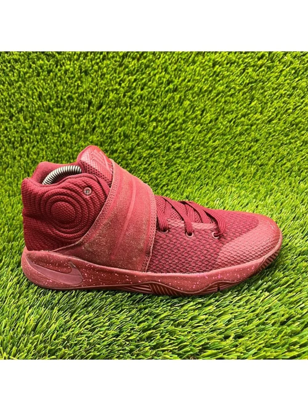 Nike Kyrie 2 GS Red Velvet Boys Size‎ 7Y Running Basketball Shoes Sneakers
